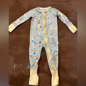 Little sleepies zippy ,green bunnies 6-12